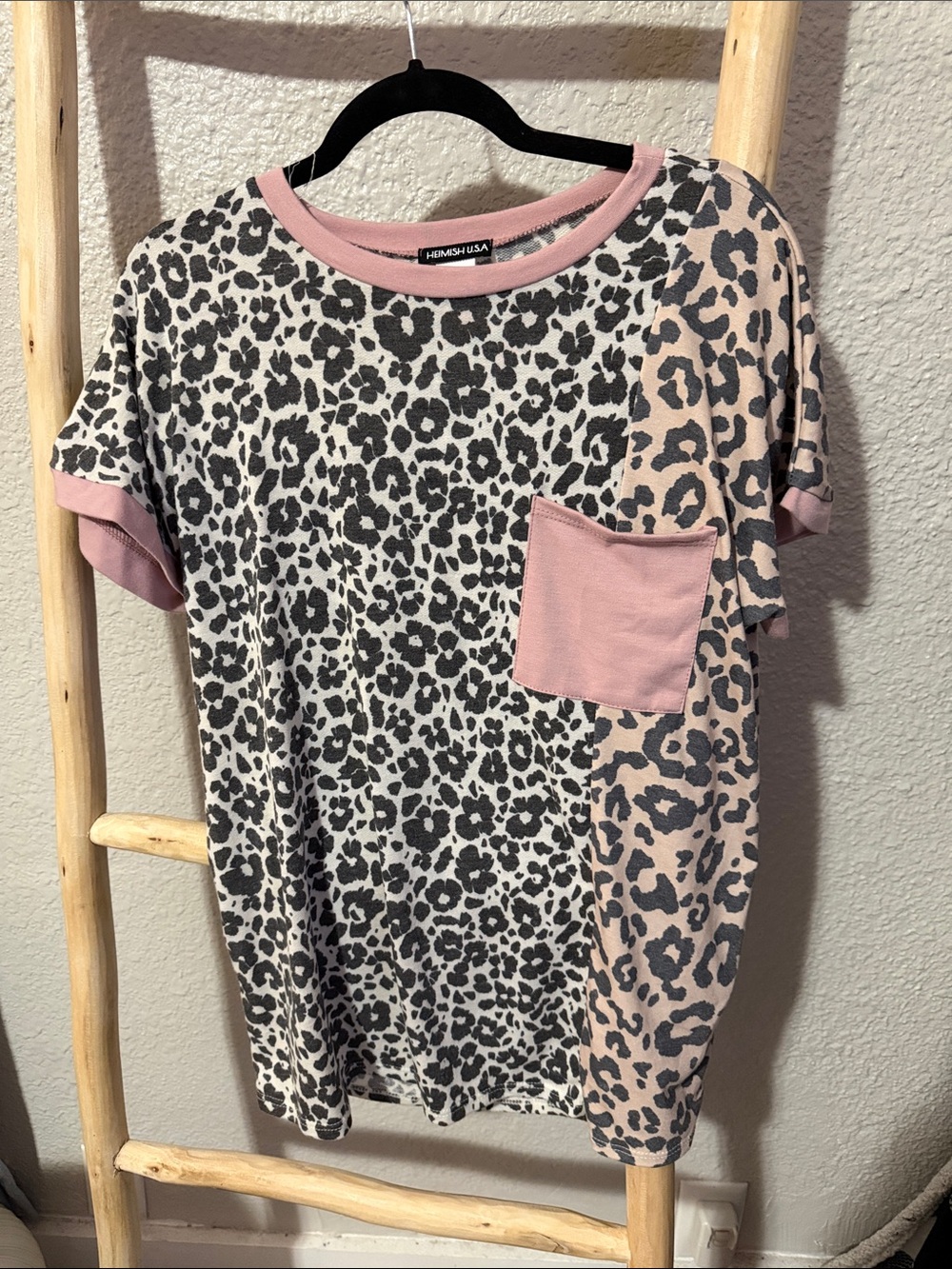 HEIMISH USA Pink & Gray Leopard Pocket Tee